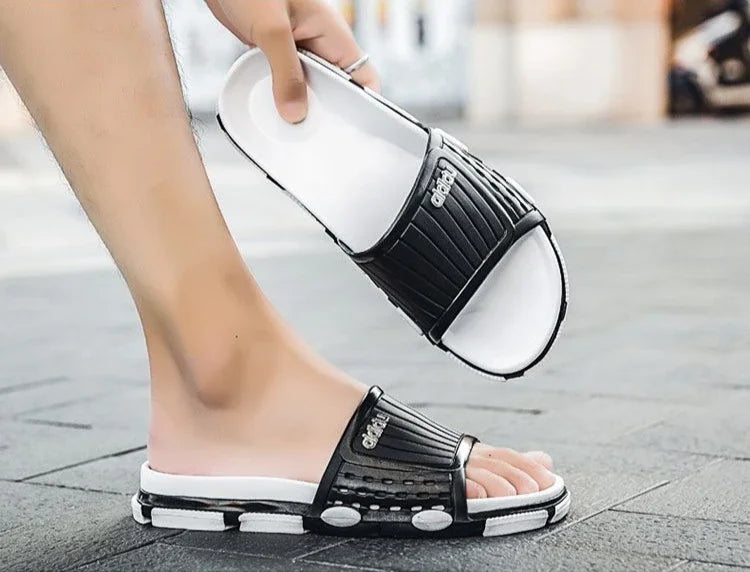 Slippers for Men Soft Black and White Outdoor Shoes Eva Rubber Cheap Liquidation Designer Luxury Clappers 2025 Adult Sandals Man