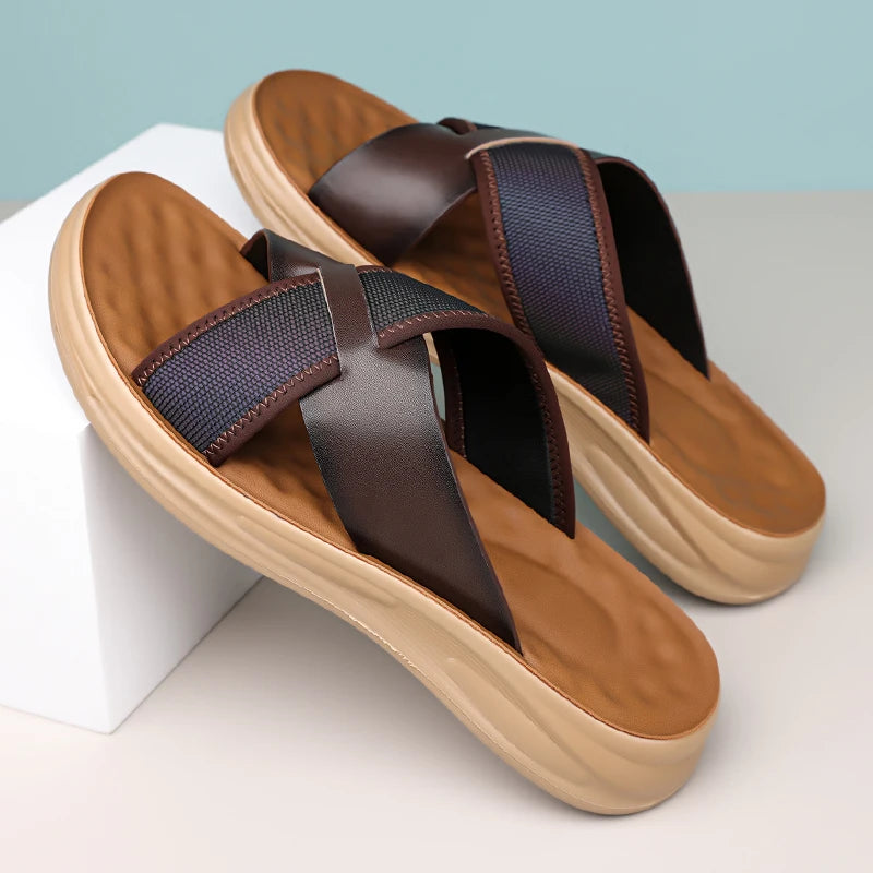 Summer New Designer Slippers for Men Solid Color Fashion Casual Anti-slip Wear-resistant Beach Shoes Male Outwear Flip Flop Man