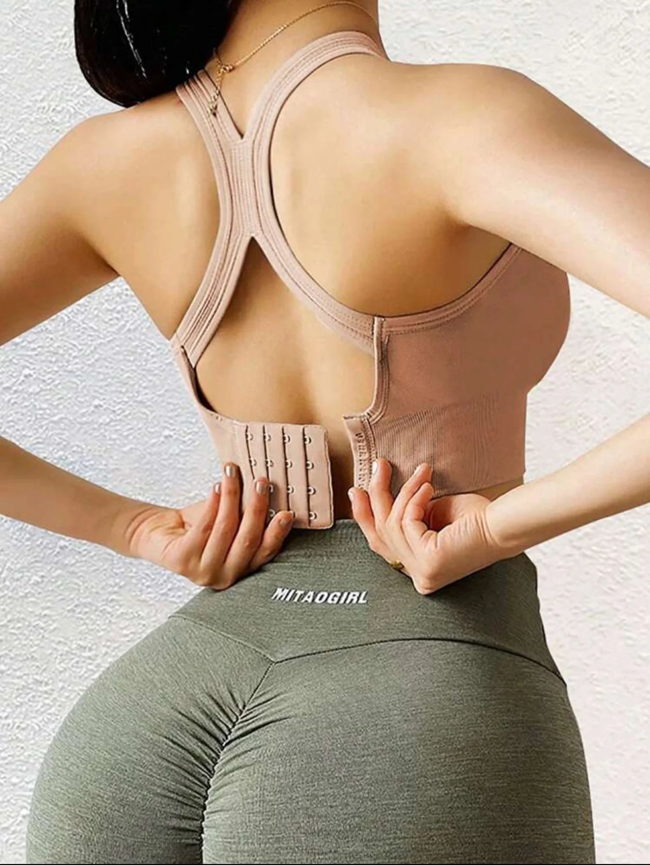 3-piece seamless sports bra with shock-absorbing and push up functions, perfect for running, yoga, and exercise, beautifying the