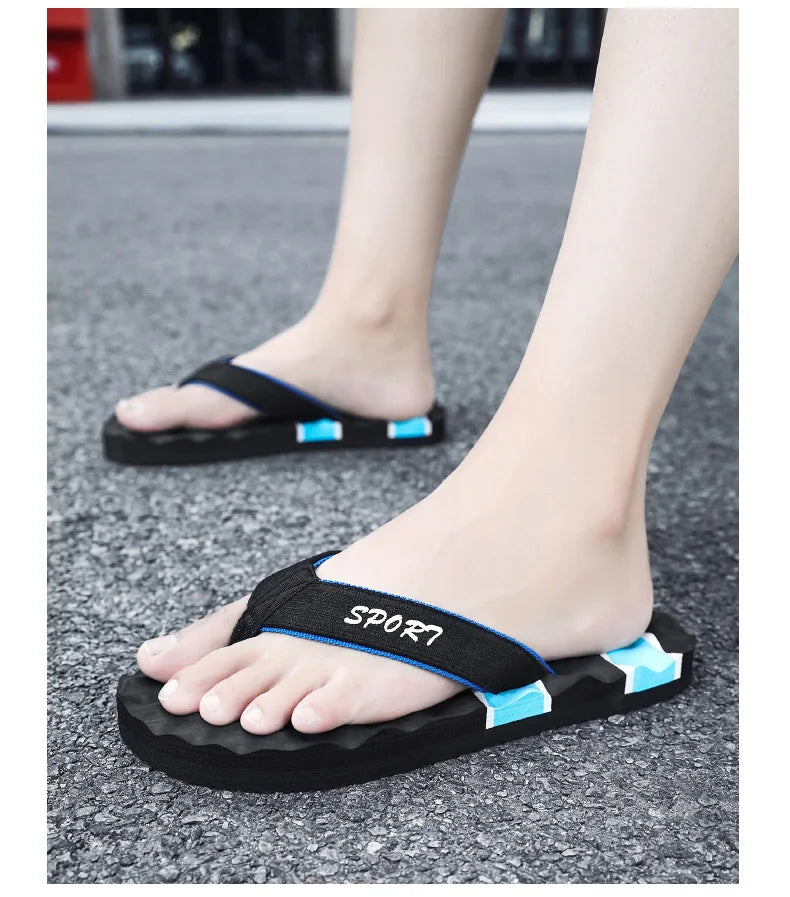 Summer Breathable Men's Flip Flops With Massage Indoor and Outdoor Slippers For Men Beach Sandals Fashionable Contrasting Slides