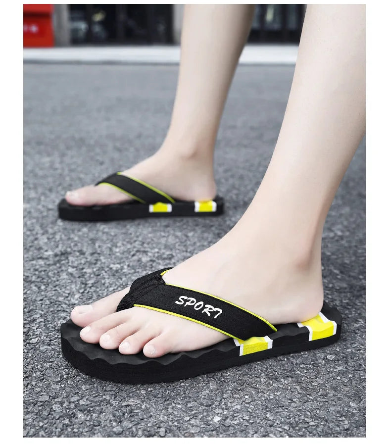 Summer Breathable Men's Flip Flops With Massage Indoor and Outdoor Slippers For Men Beach Sandals Fashionable Contrasting Slides