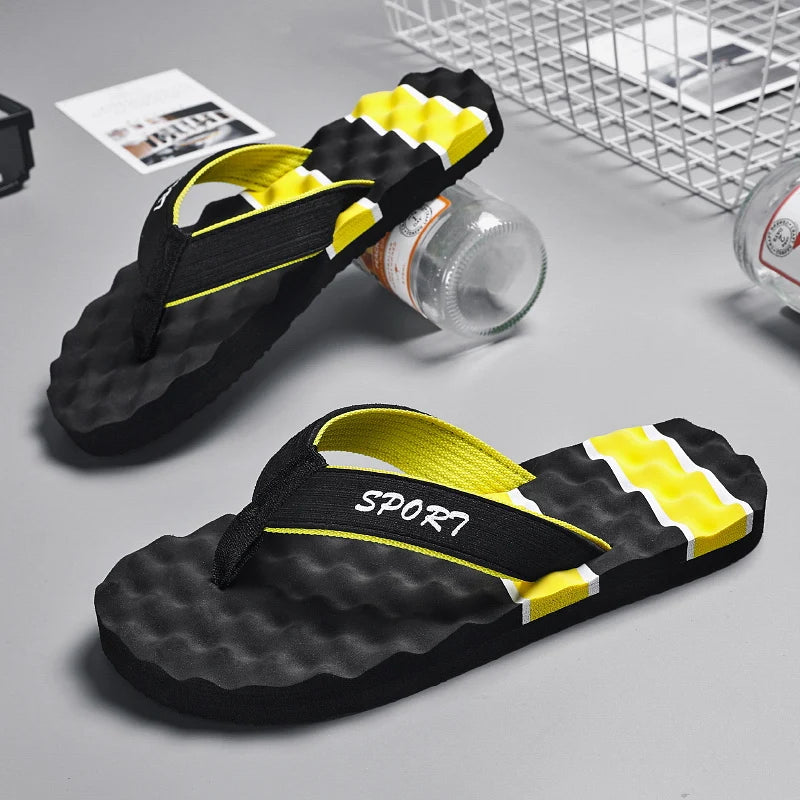 Summer Breathable Men's Flip Flops With Massage Indoor and Outdoor Slippers For Men Beach Sandals Fashionable Contrasting Slides