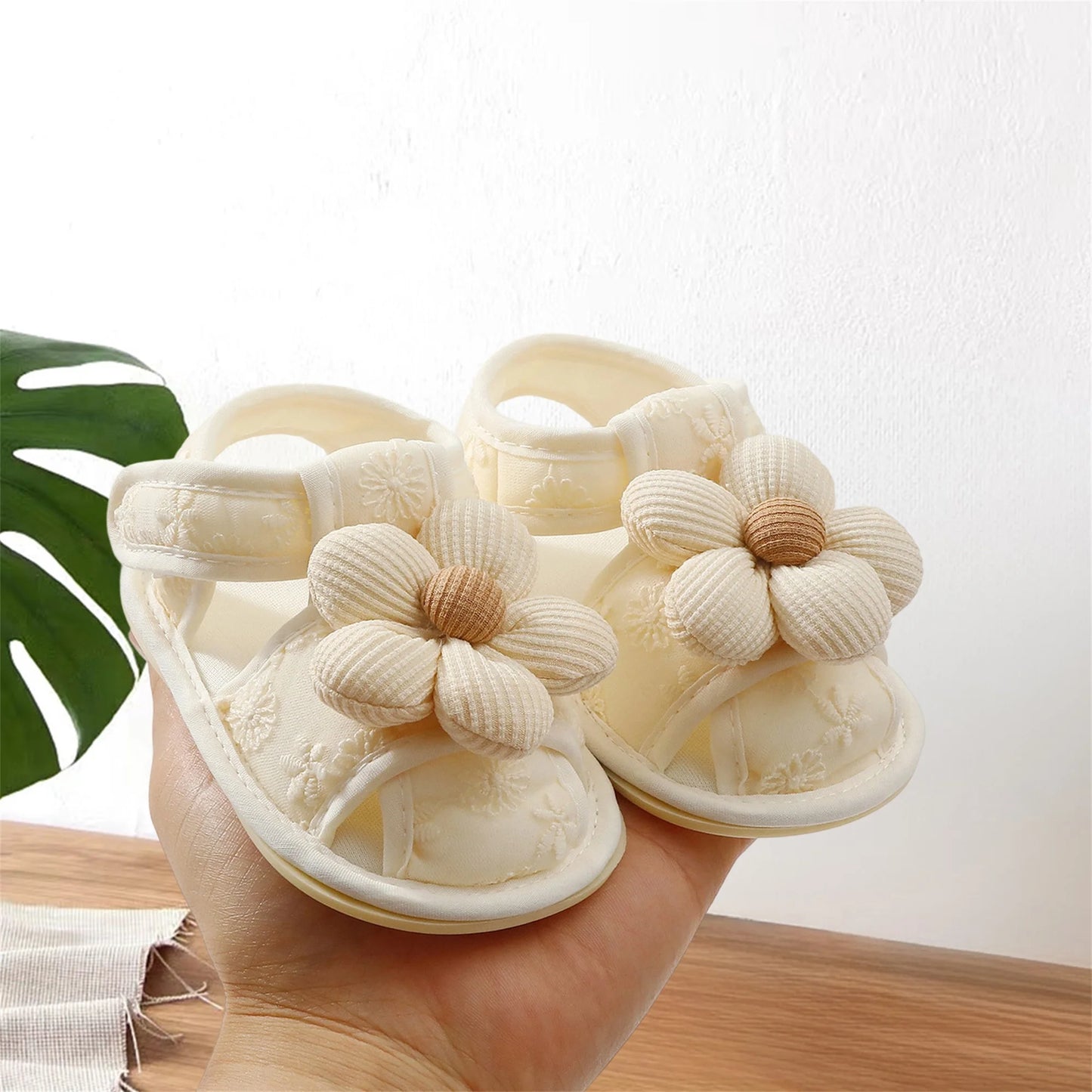 Cute Baby Girl Sandals Stylish Floral Design Non-slip Toddler Shoes for Comfortable Summer Wear Everyday