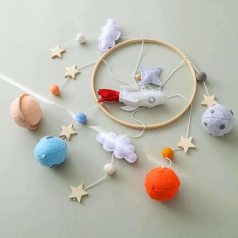 Baby Rattle Wooden Crib Mobile Bed Bell Toys Soft Felt Forest Animal Doll Toy Kid Stroller Comfort Crib Hanging Bracket Toy Gift