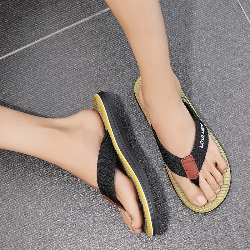 Fashion Green Flip Flops Man Slides Lightweight Soft Flat Slippers For Men Outdoor Non-Slip Beach Slippers Man Summer Flip Flops